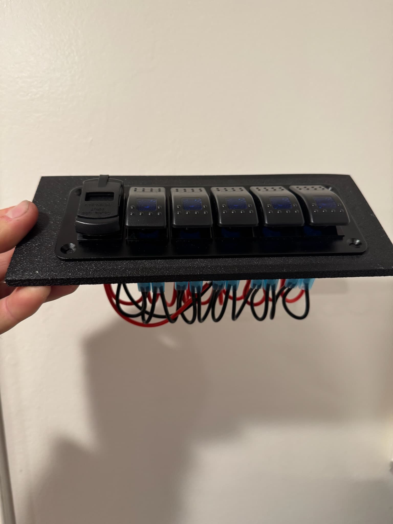 Marine electric system service in Newport Harbor